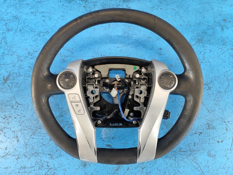 Toyota Prius steering wheel - 30 09-17