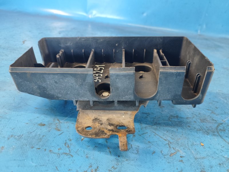 Ford Mustang 15-inch fuse box bracket
