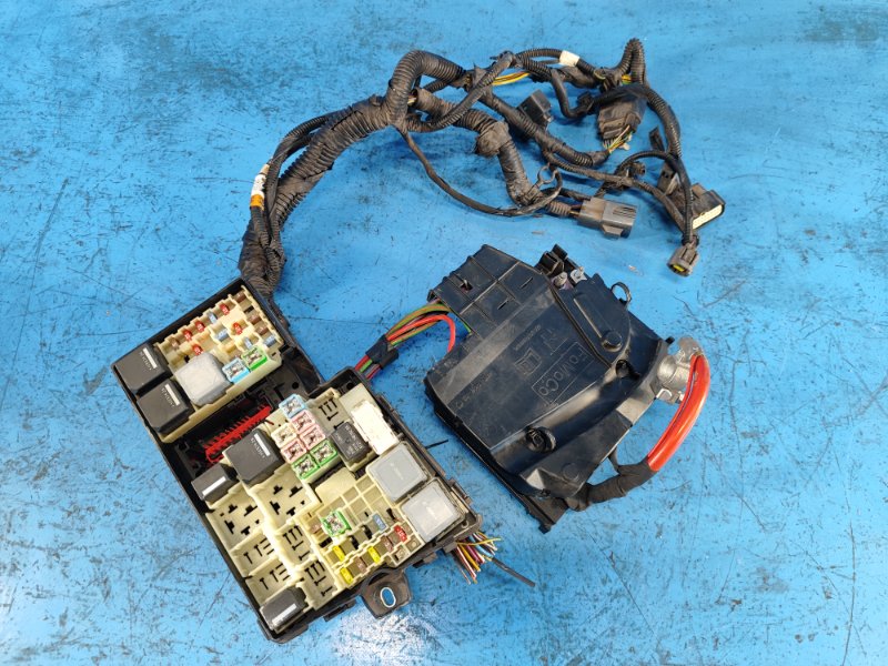 Engine compartment fuse box for Ford Escape 12-19 2017