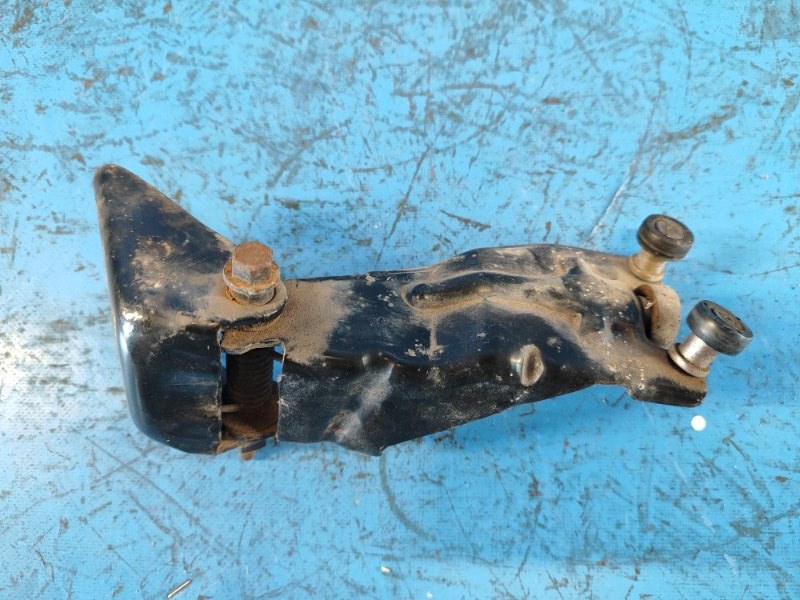 Upper door hinge DODGE GRAND CARAVAN 08- 2014 Right Rear