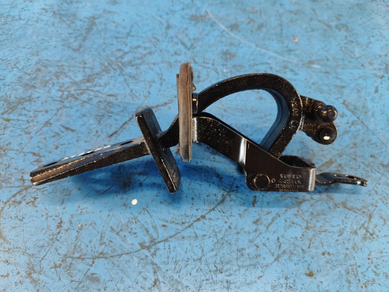 Trunk lid hinge VOLVO XC70 07-16 Left.