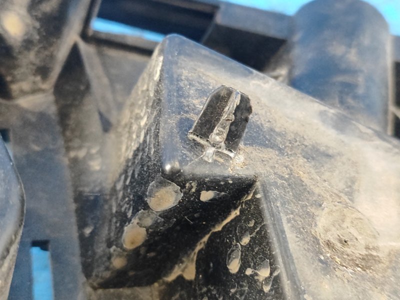 Front bumper bracket VOLVO XC70 07-16 Left.