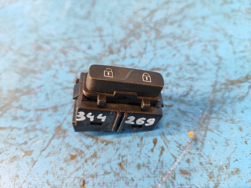 Central locking button for Volvo XC70 07-16