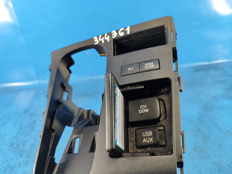 Interior plastics of the Lexus CT200 11-17 2012