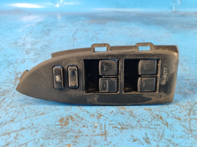 Toyota Prius power window control unit - 30 09-17