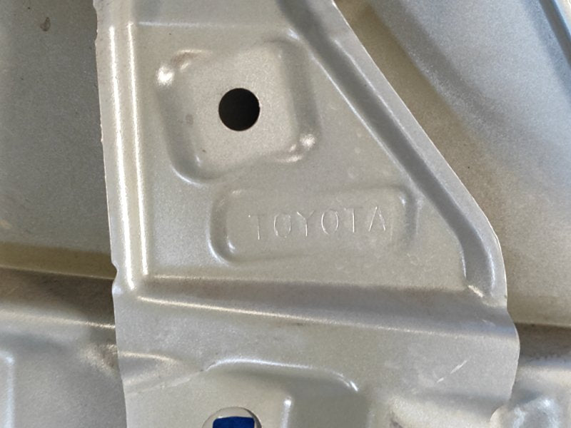 Front wing TOYOTA PRIUS - 30 09-17 Lev.
