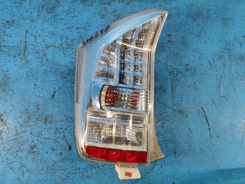 External lamp TOYOTA PRIUS - 30 09-17 Lev.