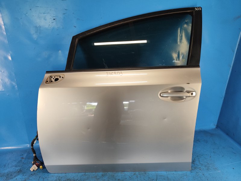 Door TOYOTA PRIUS PLUS 11-14 Left. Front.