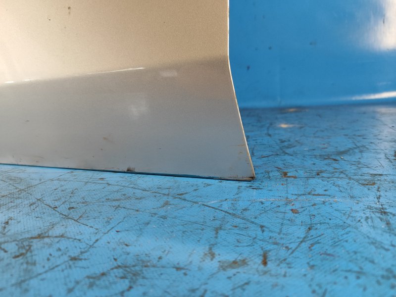 Door TOYOTA PRIUS PLUS 11-14 Left. Front.