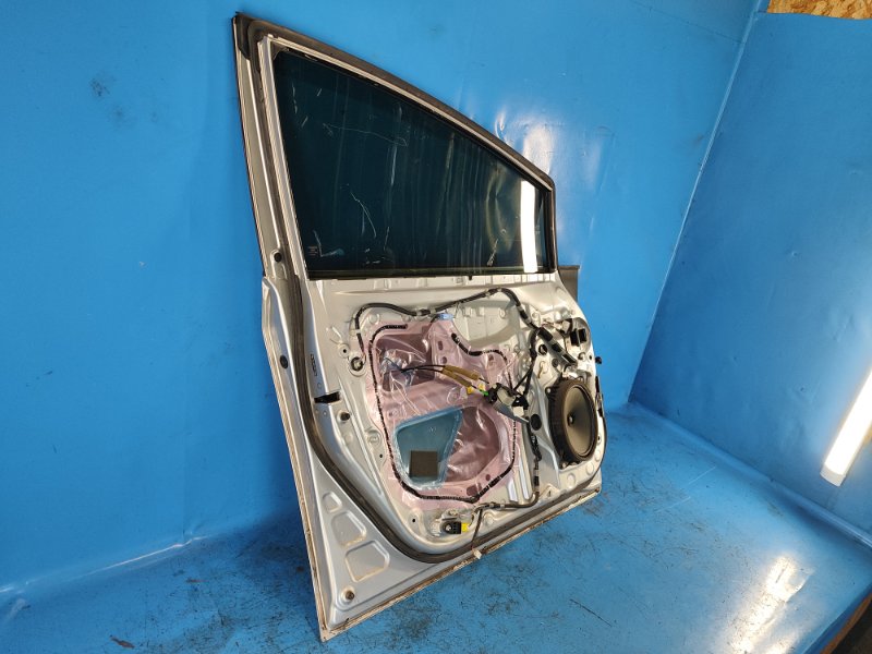 Door TOYOTA PRIUS PLUS 11-14 Left. Front.