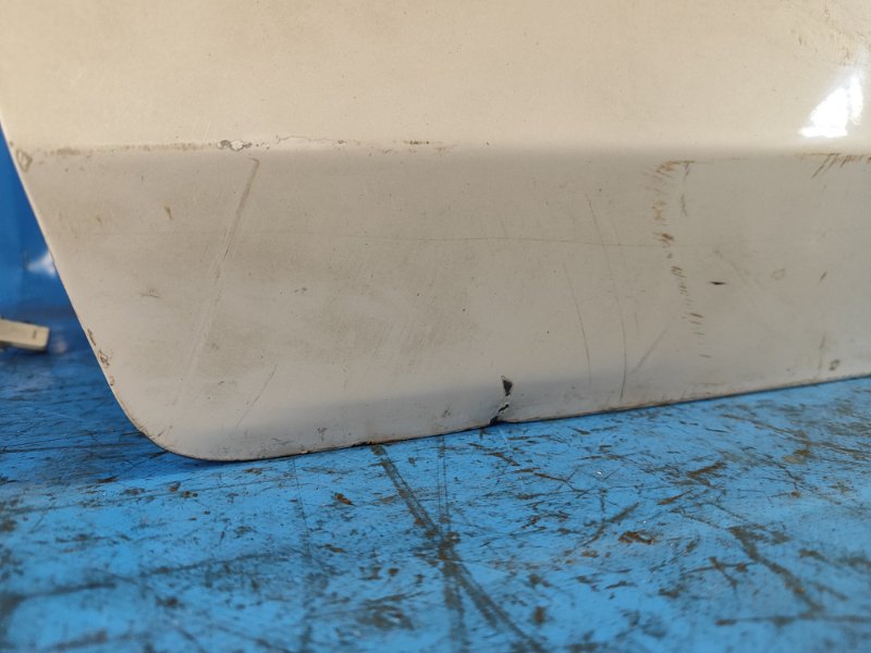Door TOYOTA PRIUS PLUS 11-14 Left. Front.