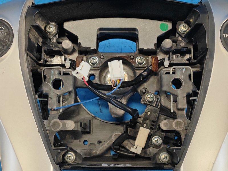 Toyota Prius steering wheel - 30 09-17