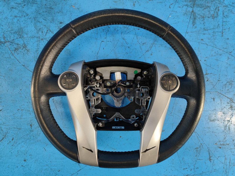 Toyota Prius steering wheel - 30 09-17