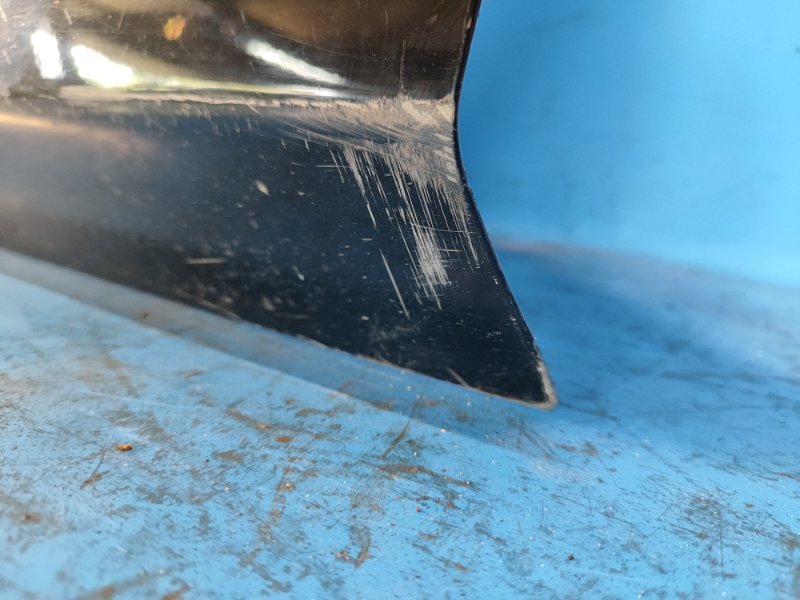 Door TOYOTA RAV4 05-12 Left. Front.