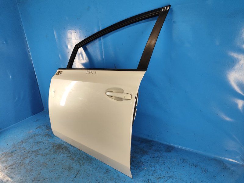Door TOYOTA PRIUS PLUS 11-14 Left. Front.