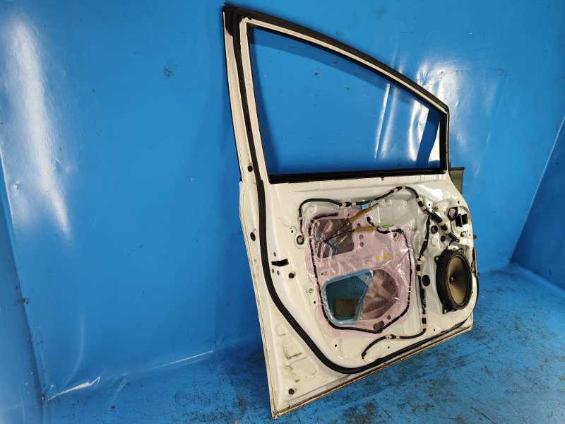 Door TOYOTA PRIUS PLUS 11-14 Left. Front.