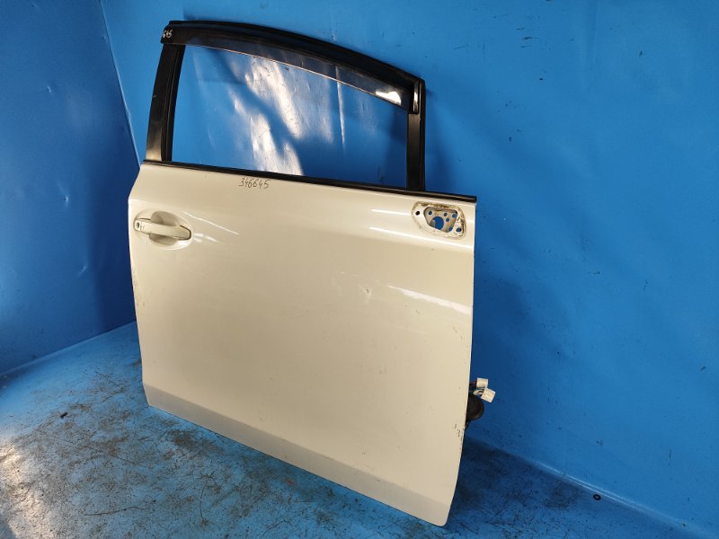 Door TOYOTA PRIUS PLUS 11-14 Right Front.