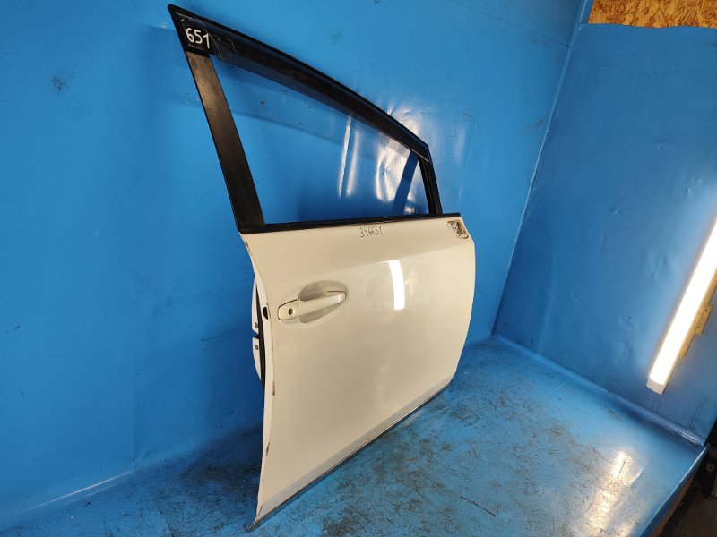 Door TOYOTA PRIUS PLUS 11-14 Right Front.