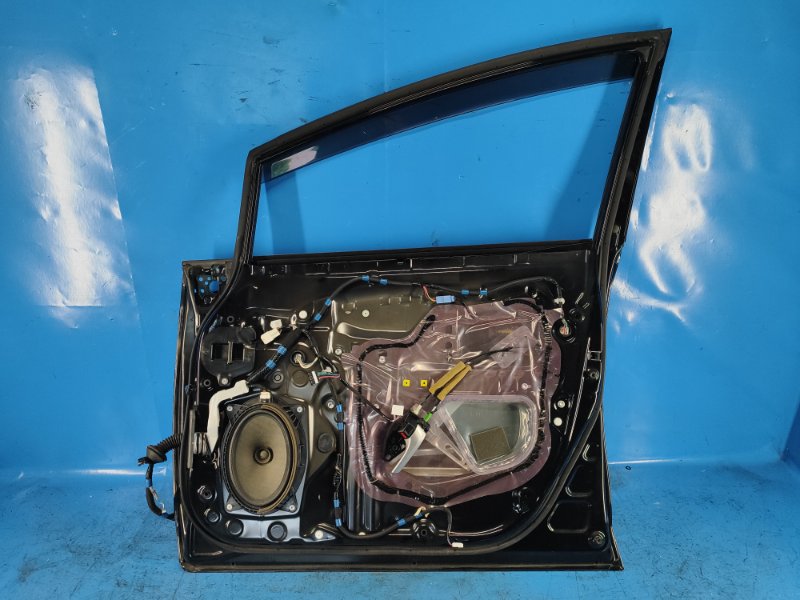 Door TOYOTA PRIUS PLUS 11-14 Right Front.