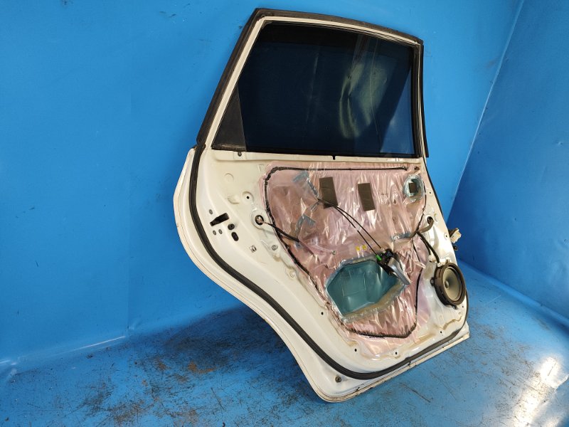 Door TOYOTA PRIUS PLUS 11-14 Left. Rear.