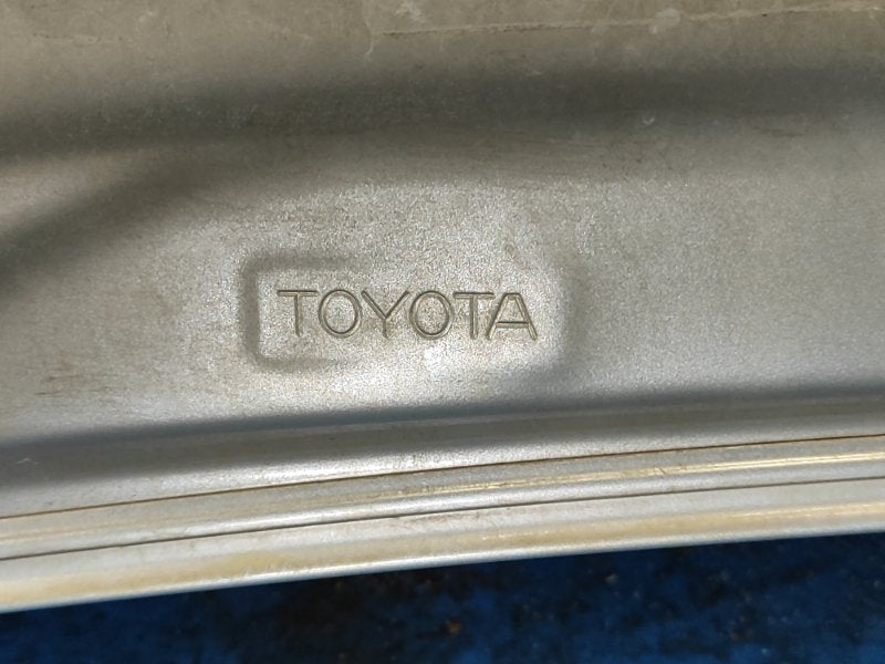 Hood of the Toyota Prius - 30 09-17