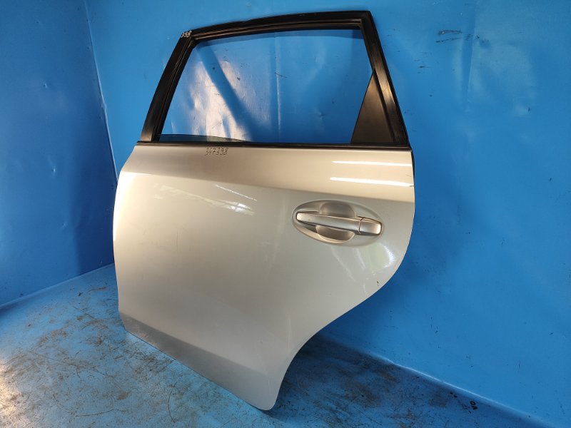 Door TOYOTA PRIUS PLUS 11-14 Left. Rear.