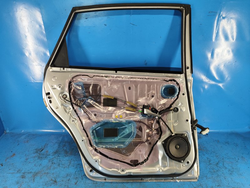 Door TOYOTA PRIUS PLUS 11-14 Left. Rear.