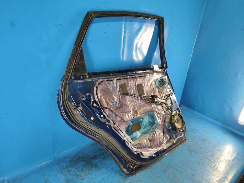 Door TOYOTA PRIUS PLUS 11-14 Left. Rear.