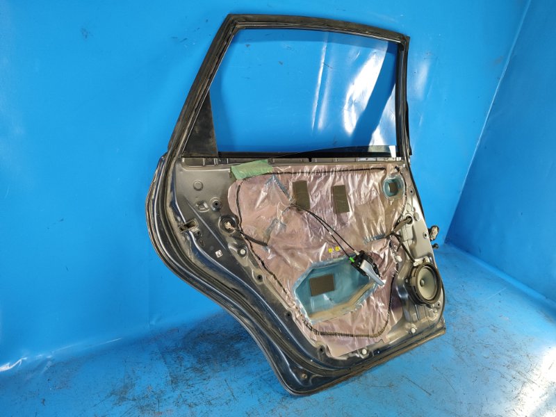 Door TOYOTA PRIUS PLUS 11-14 Left. Rear.