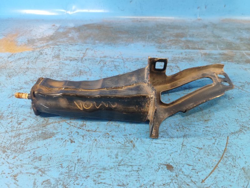 Front bumper reinforcement bracket VOLVO XC70 07-16 Left.