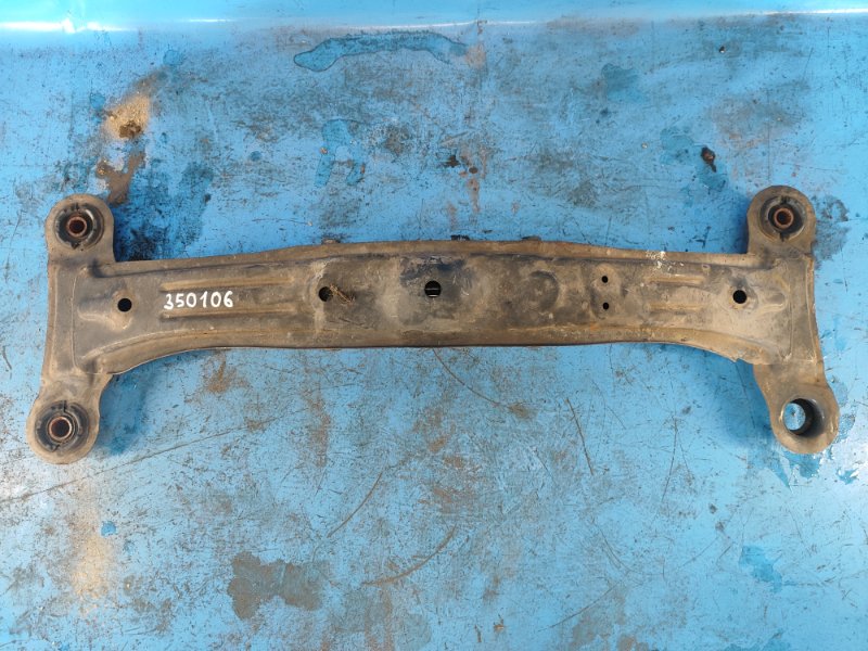 Rear suspension beam for the 96-01 Lexus ES300