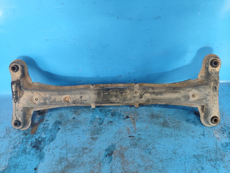 Rear suspension beam for the 96-01 Lexus ES300