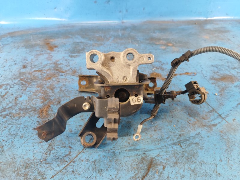 Upper engine mount TOYOTA PRIUS - 30 09-17 Right.