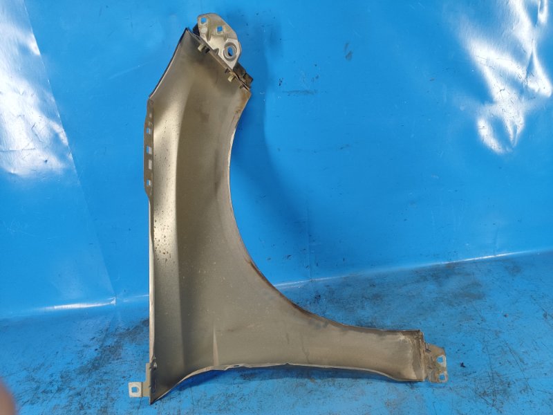 Front wing FORD FOCUS 10-18 Left.