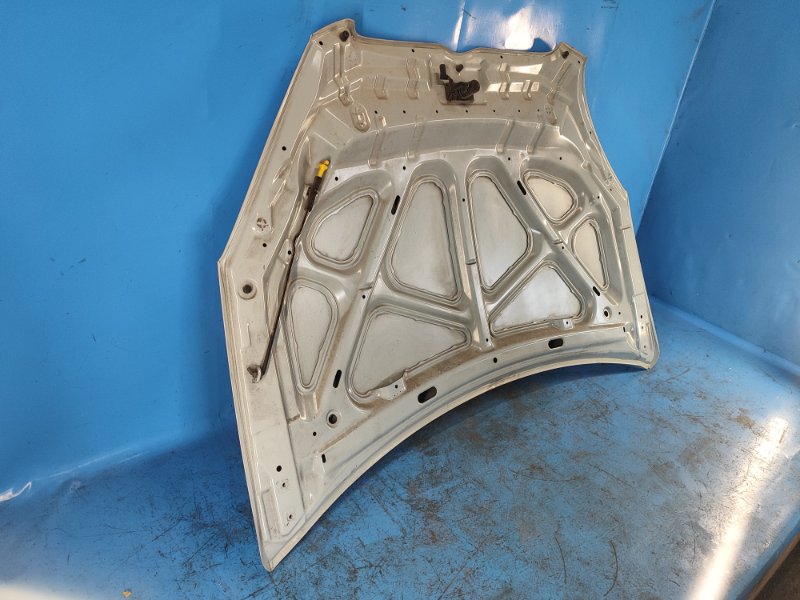 Hood of the Hyundai Accent MC 06-10