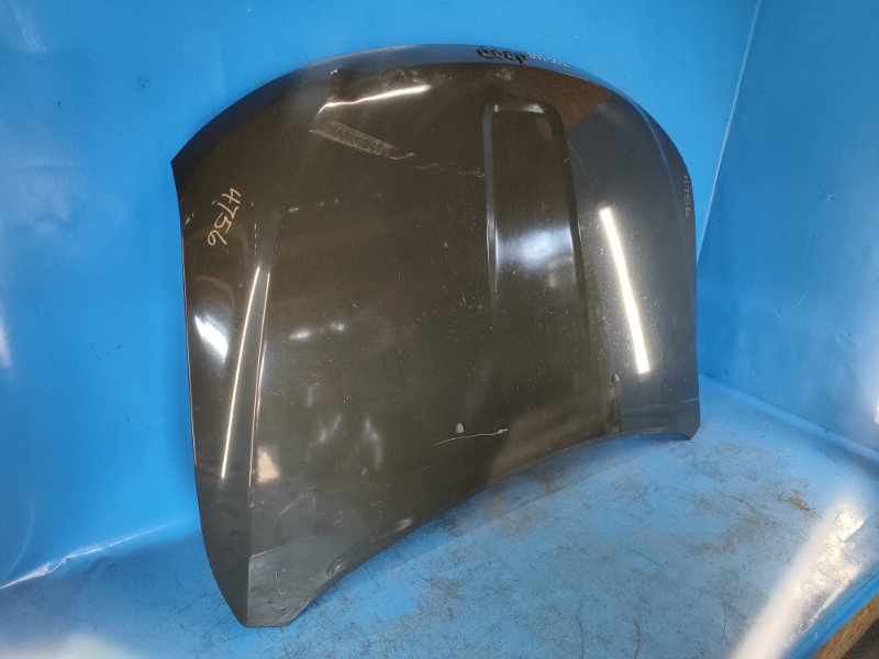 Hood of the Jeep Grand Cherokee 11-22 2016