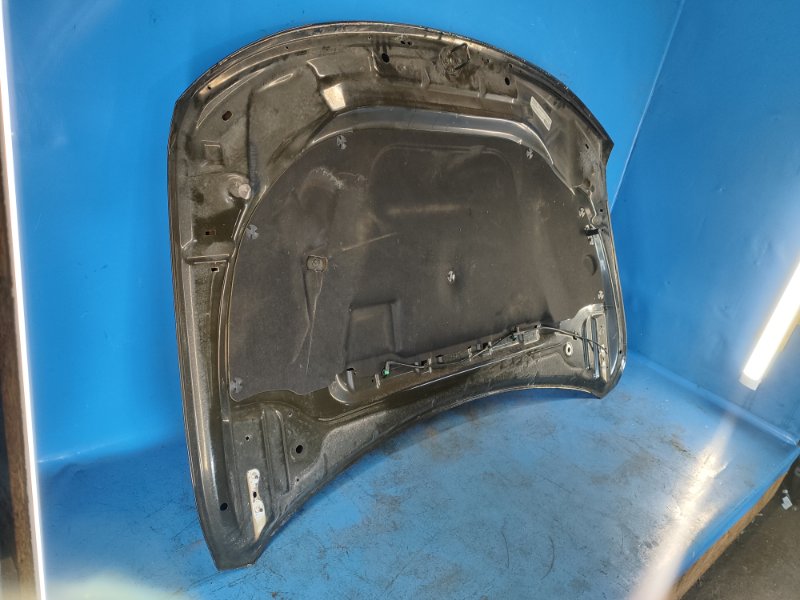 Hood of the Jeep Grand Cherokee 11-22 2016