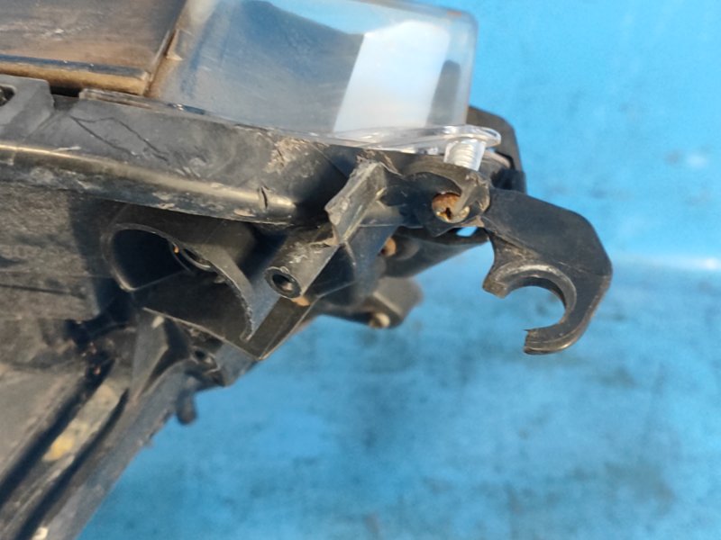 Headlight TOYOTA RAV4 13-19 Left.