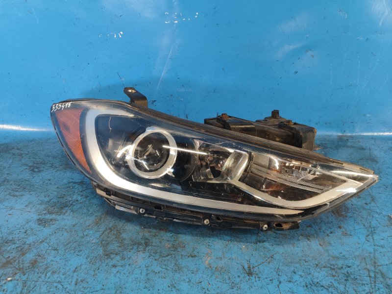 Headlight HYUNDAI ELANTRA AD 16- Right