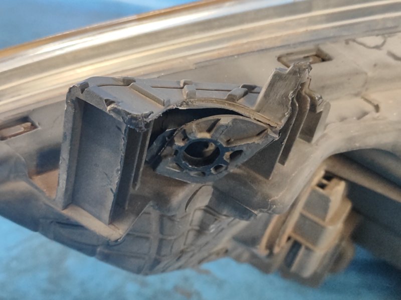 Headlight HYUNDAI ACCENT RB 10- 2013 Right