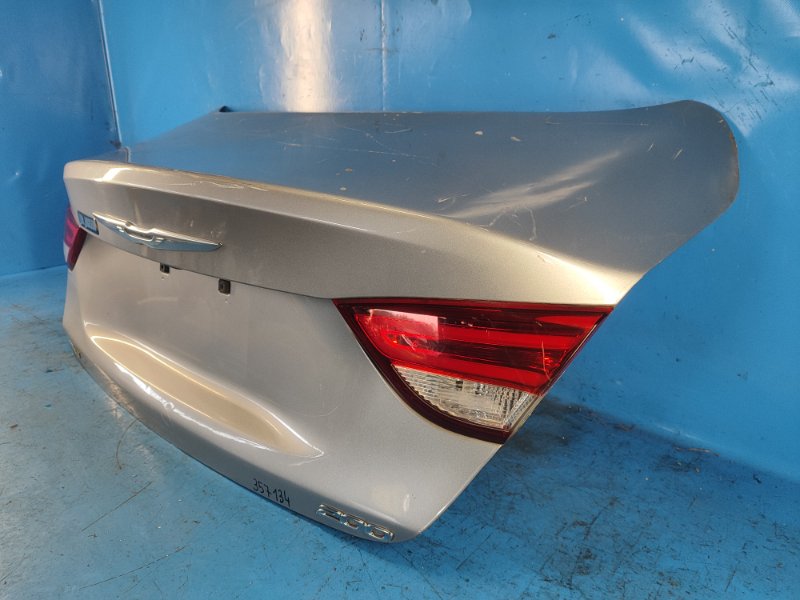Chrysler 200 14-16 trunk lid