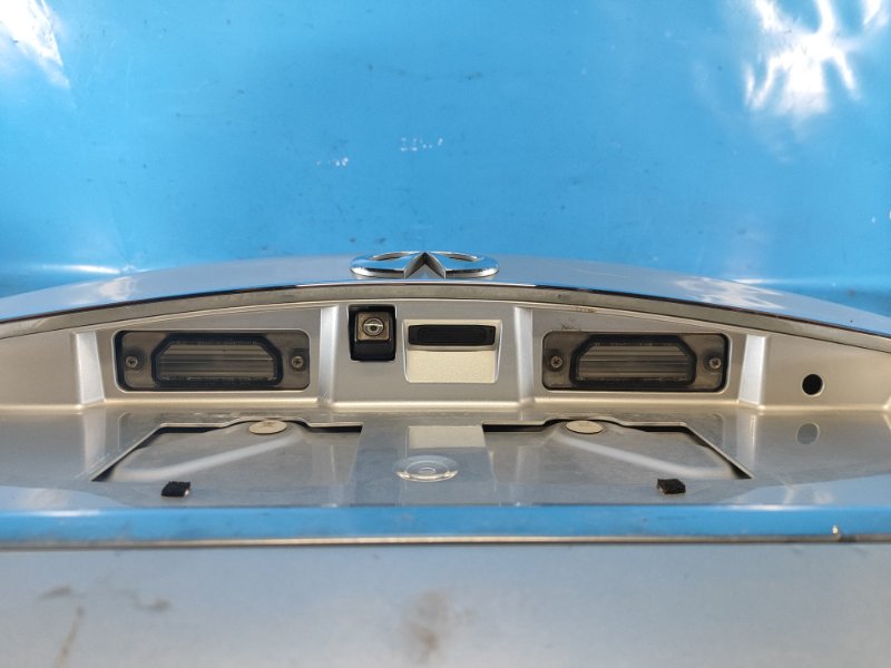 Trunk lid INFINITI M25/M37/M56/Q70/M35H 10-16