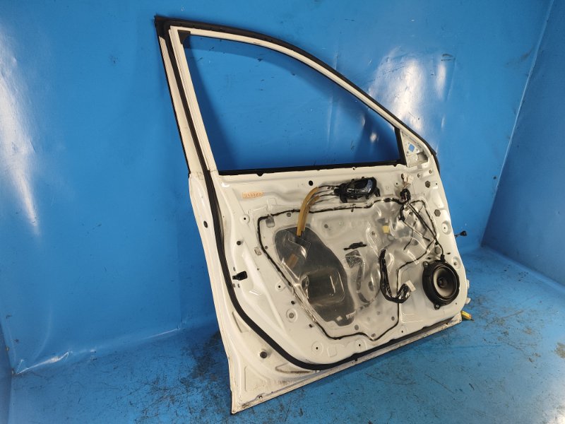 Door NISSAN X-TRAIL/ROGUE T32 13-20 2016 Left. Front.