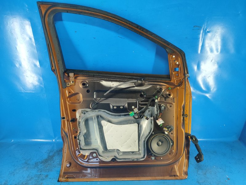 Door FORD ESCAPE 12-19 Left. Front.