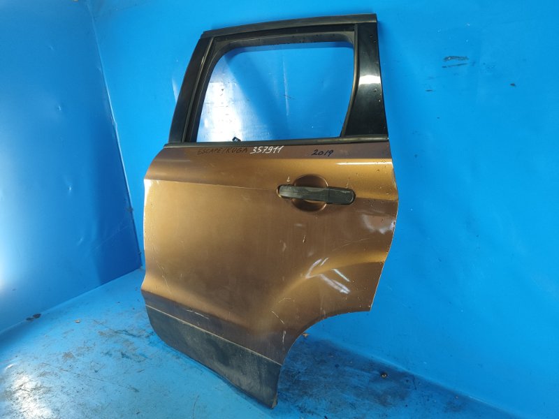 Door FORD ESCAPE 12-19 Left. Rear.