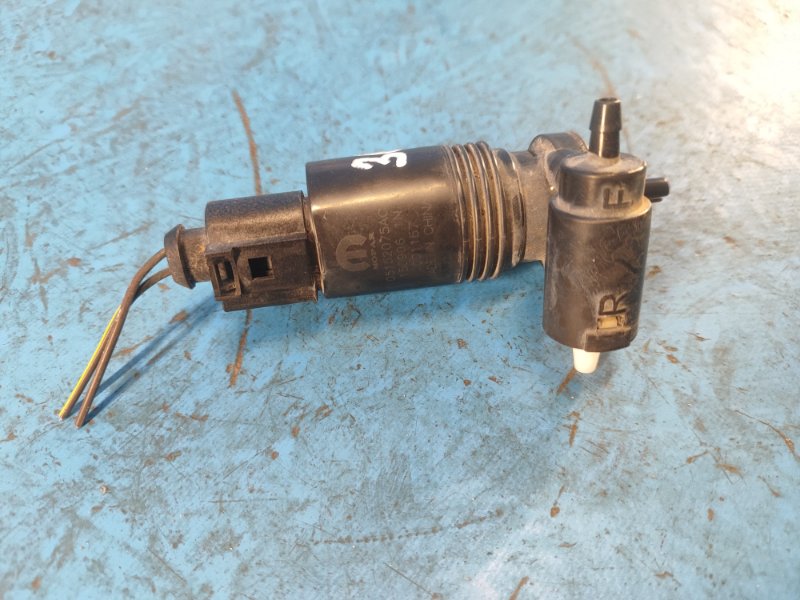 Windshield washer pump for a Jeep Grand Cherokee 11-22 2016