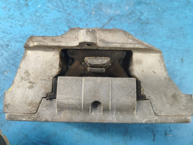 Engine mount DODGE JOURNEY 08-20 2016 Right.