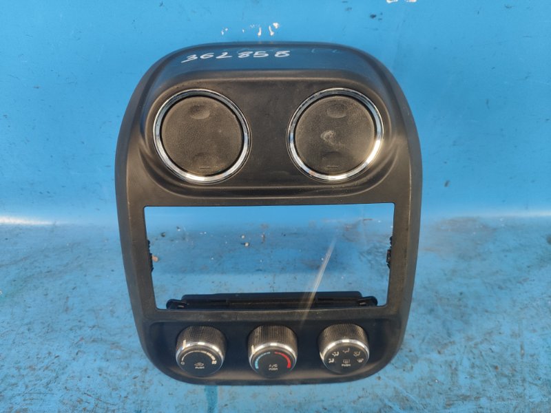 Heater control unit for the 2014 Jeep Patriot 10-17