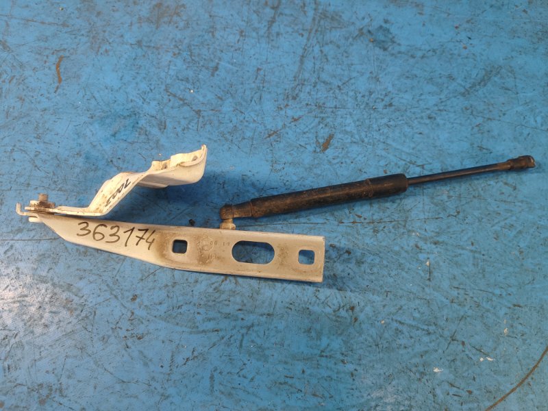 Hood hinge AUDI Q5 08-16 Left.