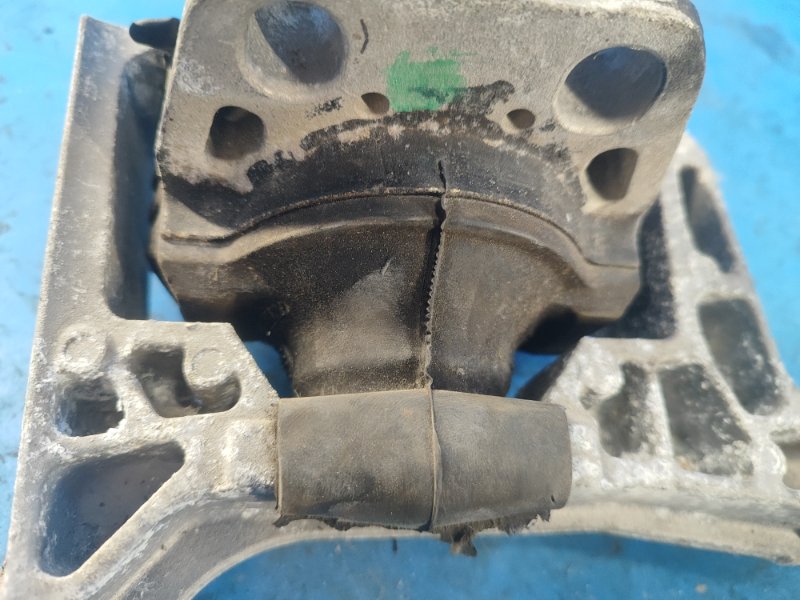 Engine mount FORD FOCUS 10-18 Right.